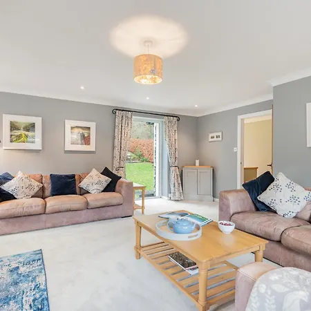 Cozy District House On The Fells *